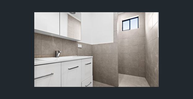 Spacious Four-Bedroom Home with Multiple Ensuites – Ideal for Sharers, Families or Company Lease - Photo 1