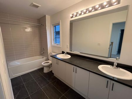 For Lease - 10 Sassafras Road, Springwater, Ontario - Photo 3