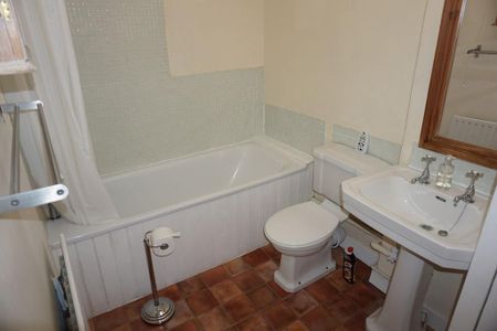 2 bedroom terraced house to rent - Photo 4