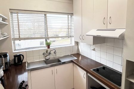 City Access, Suburban Comfort - 2 Bedroom Gem! - Photo 3