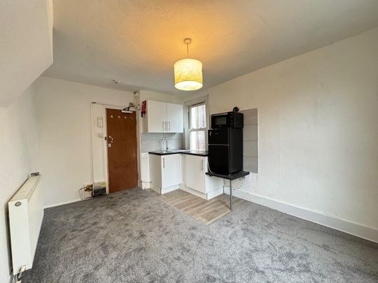 Studio to rent - Photo 1