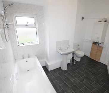 3 bedroom end of terrace house to rent - Photo 5