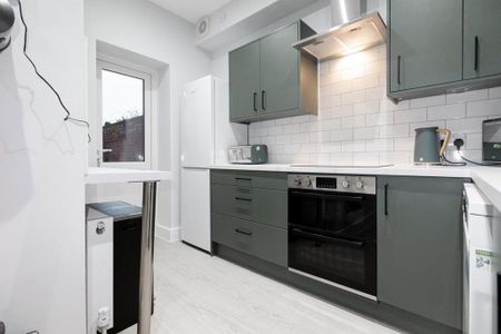 1 bedroom in a house share to rent - Photo 2