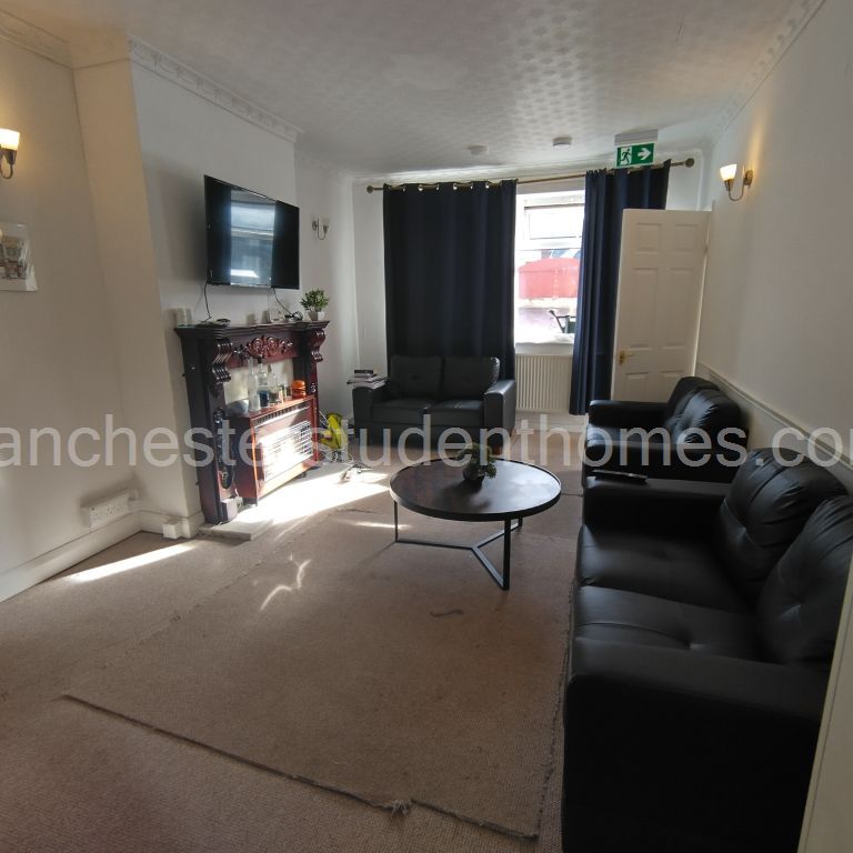 Foxholes Road, Hyde, SK14 5AP - Photo 1