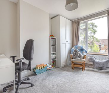 Semi-detached House to rent - Merchland Road, London, SE9 - Photo 5