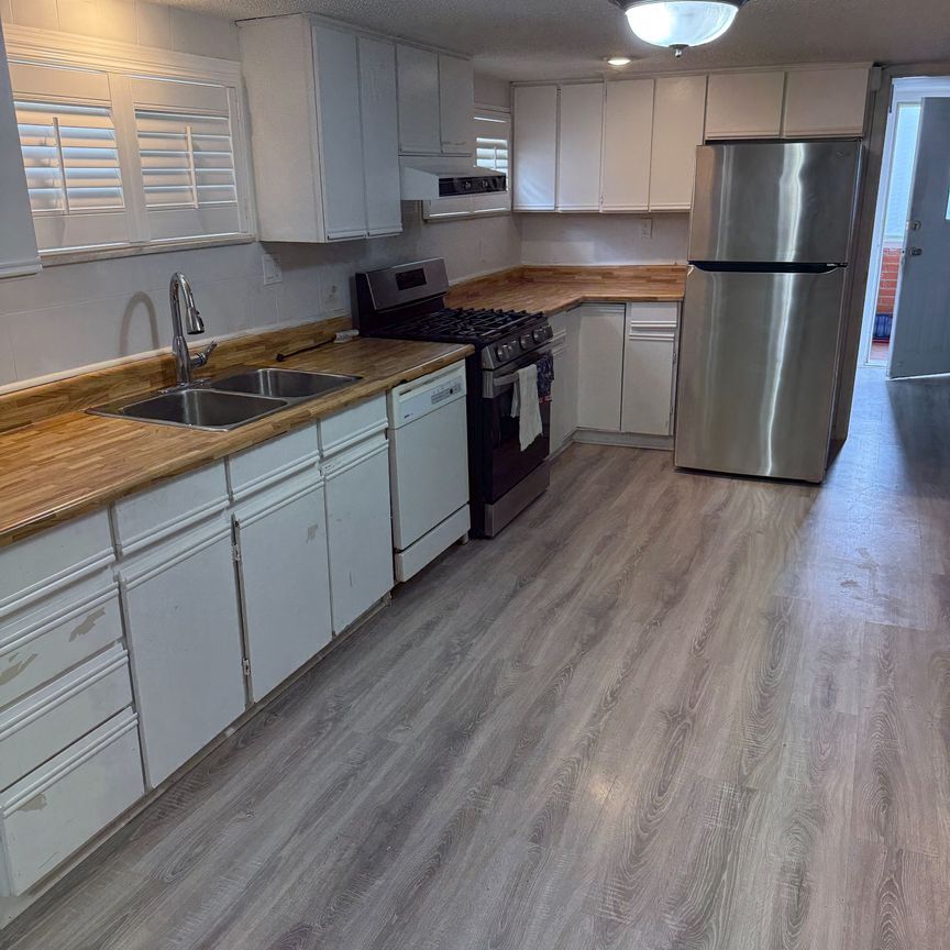 For Lease - 136 Cabana Drive Unit# Lower, Toronto, Ontario - Photo 1