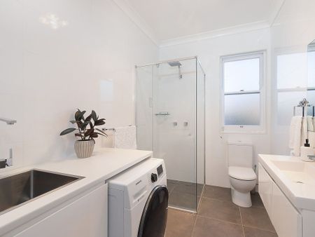 Modern Two-Bedroom Apartment in Prime Coastal Location - Photo 3