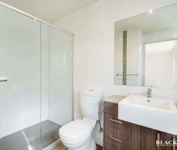 Stylish 2-Bedroom Apartment with Unbeatable Location - Photo 6