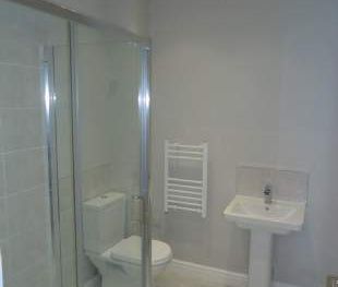 2 bedroom property to rent in Birkenhead - Photo 2