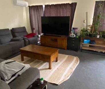 Spacious 4-Bedroom Family Home for Rent - Photo 2