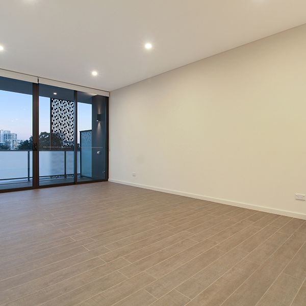 Nearly Brand New 2 Bedroom Apartment - To be the first Inspection! - Photo 1
