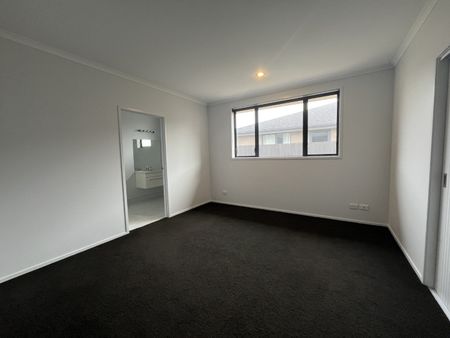 Stylish 4-Bedroom Home! - Photo 5