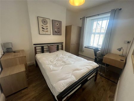 4 bedroom end of terrace house to rent - Photo 4