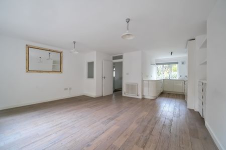 3 bedroom flat to rent - Photo 4