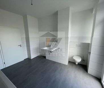 Erstbezug nach Sanierung! 4-Raum-Maisonettewohnung mit Balkon und Terrasse ins Grüne! - Foto 1