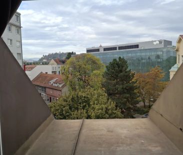 Charmante Dachgeschoßwohnung in Zentrumsnähe - Photo 1