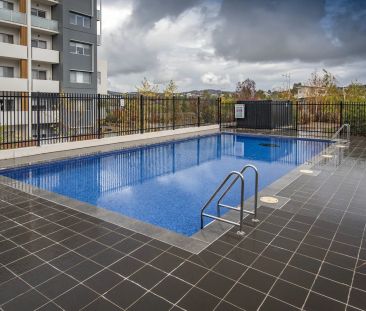 Sunny Top-Floor Apartment with Stunning Brindabella & Stromlo Views - Photo 2