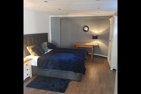 Room in a Shared House, Prestwich, M25 - Photo 5