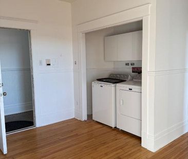 Grand 3 1/2 — Immeuble tranquille avec cachet — Disponible 1er déce... - Photo 3