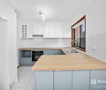 Renovated 2 Bedroom Townhouse in Prime Location - Photo 4