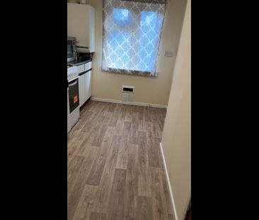 Room in a Shared House, Stoneycroft Close, SE12 - Photo 5