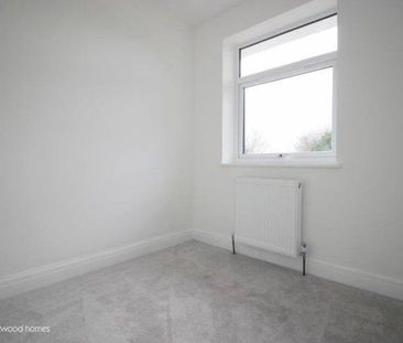 4 bedroom semi-detached house to rent - Photo 3