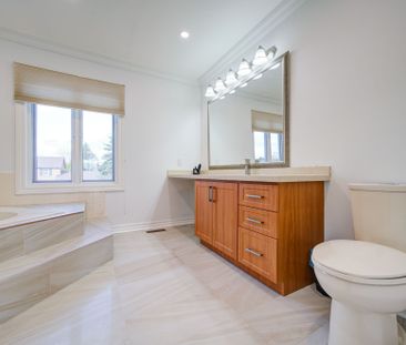 For Lease - 64 Craigleith Crescent, Richmond Hill, Ontario - Photo 2