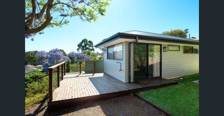 One bedroom studio with deck and leafy outlook - Photo 3