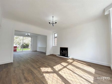 Swakeleys Road, Ickenham, UB10 - Photo 2