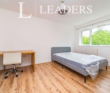 Aviation Avenue, Hatfield, Hertfordshire, AL10 - Photo 2