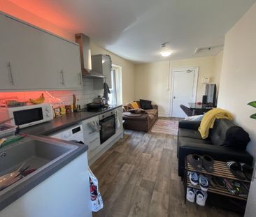 45 Connaught Avenue Top Floor Flat - Photo 1