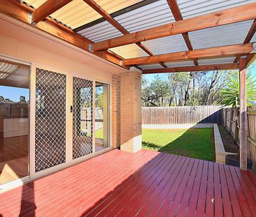 Spacious 3-Bedroom Townhouse with Outdoor Entertaining - Photo 2