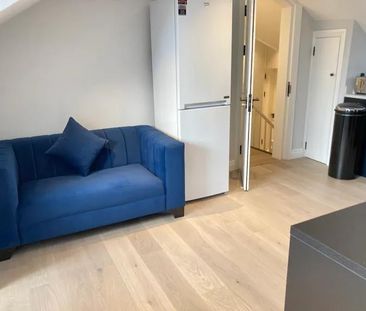 Room in a Shared Flat, Ealing Common, W3 - Photo 4