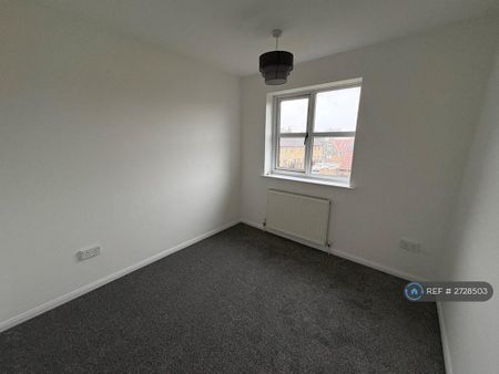 3 bedroom semi-detached house to rent - Photo 3