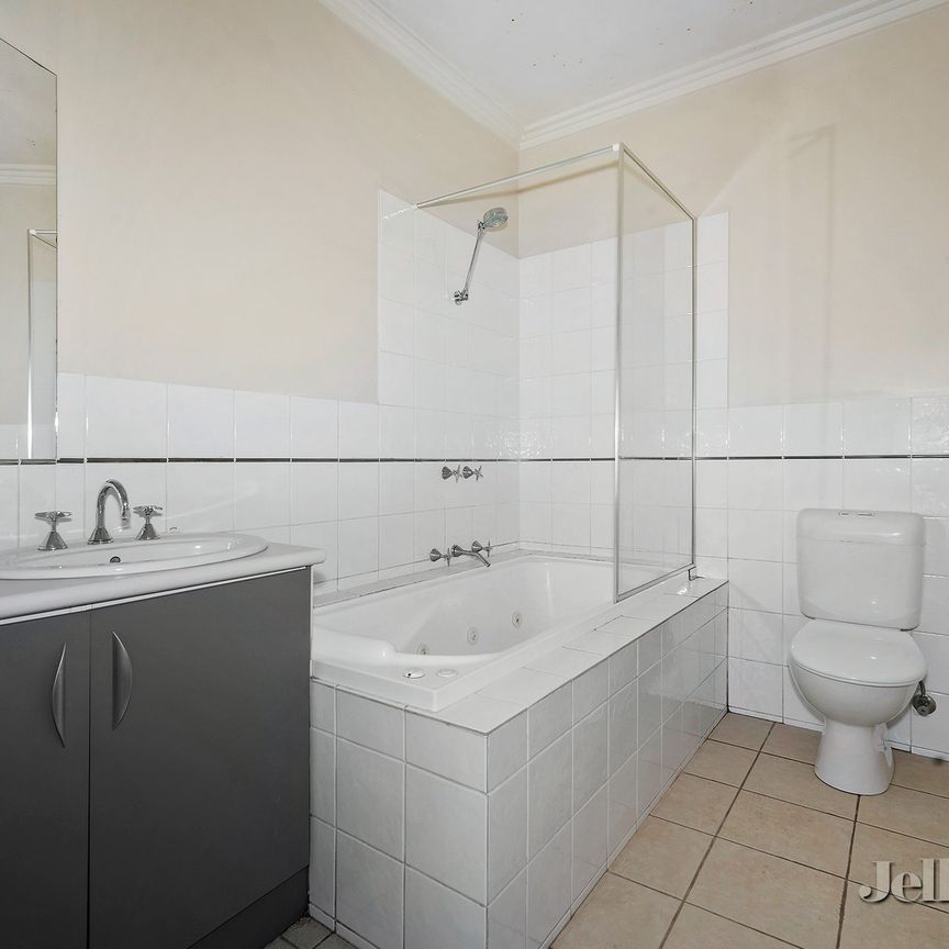 909 Eyre Street, Ballarat Central - Photo 1