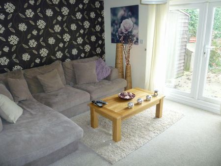 3 bedroom terraced house to rent - Photo 3