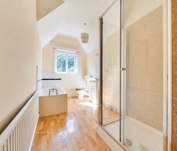 A substantial and historic Grade I listed home set with the renowne... - Photo 5