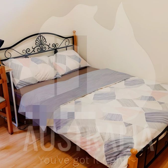 Private room with own bathroom - Photo 1