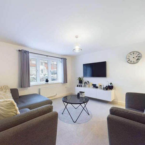 Trinity Circle, High Wycombe, Buckinghamshire, HP11 - Photo 1