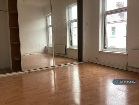 3 bedroom terraced house to rent - Photo 2