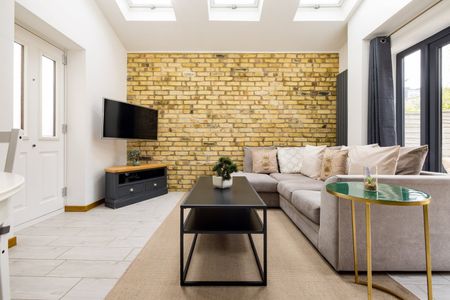 2 Bed Flat, Midmoor Road, SW12 - Photo 2