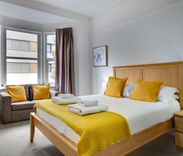 3 bedroom flat to rent - Photo 6