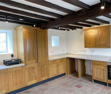 Hafod Farmhouse is a spacious 3 to 4 bedroom property in a well con... - Photo 4