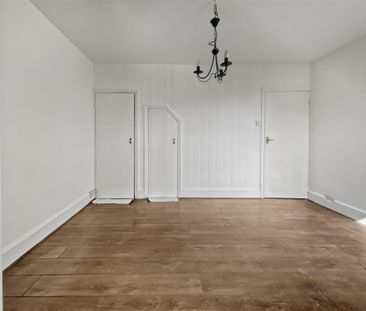 3 bedroom end of terrace house to rent - Photo 2