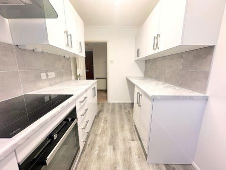 2 bedroom ground floor flat to rent - Photo 2