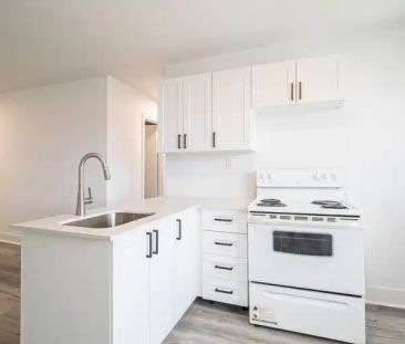 8281 Av. des Vendéens | 8281 Avenue des Vendéens, Anjou - Photo 1