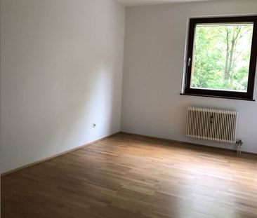 Zentrale 3-Zimmer-Wohnung mit Balkon und Einbauküche (Befristung: 3... - Photo 3