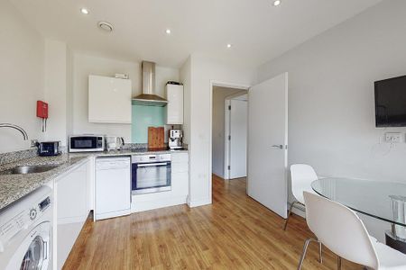 1 bedroom in a flat share to rent - Photo 3