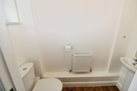 3 bedroom end of terrace house to rent - Photo 3