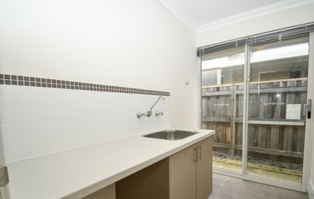 Spacious 4x2 Family Home - Prime Location! - Photo 2